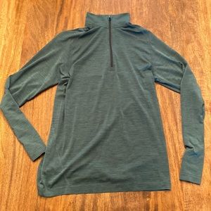 Lululemon 1/4 zip dry fit sweatshirt